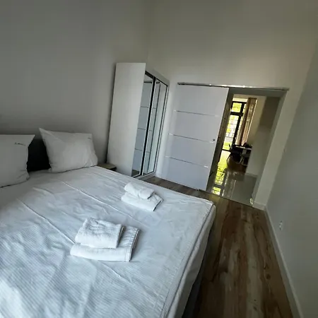 Aboutartapartments - By The River Apartment *