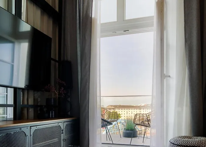 Aboutartapartments - By The River Apartment *