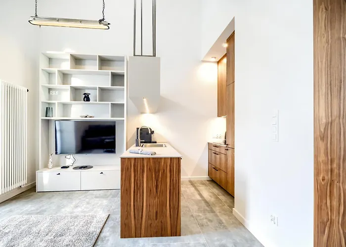 Aboutartapartments - By The River Apartament *